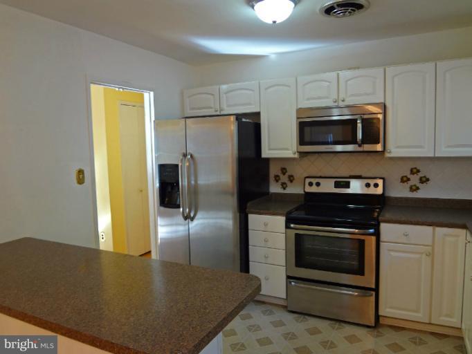 4205 Collier Road Fairfax, VA 22030 - Photo 8 of 17 Kitchen
