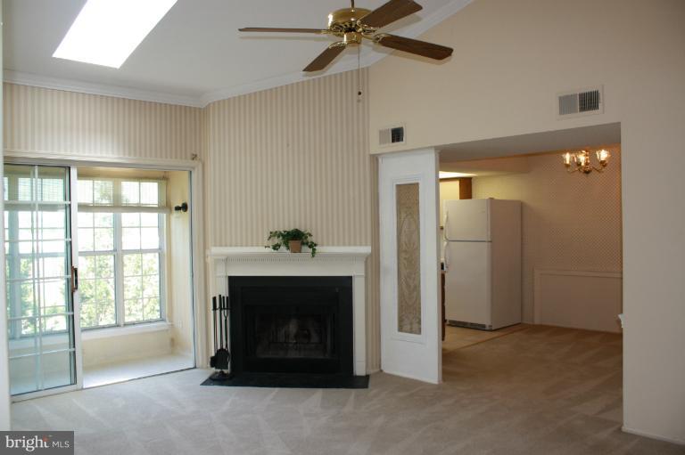 120 Fort Evans Road Southeast, Unit F Leesburg, VA 20175 - Photo 1 of 13 Family Room w/vaulted ceiling