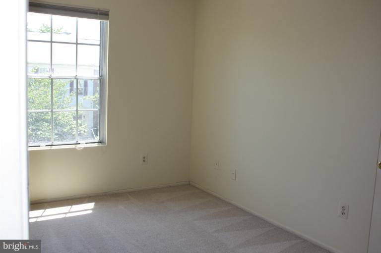 120 Fort Evans Road Southeast, Unit F Leesburg, VA 20175 - Photo 6 of 13 Bedroom