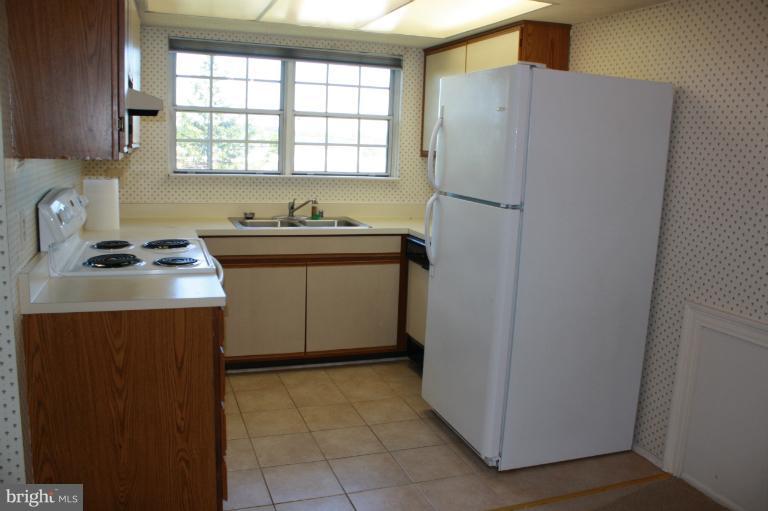 120 Fort Evans Road Southeast, Unit F Leesburg, VA 20175 - Photo 7 of 13 Newer refrigerator
