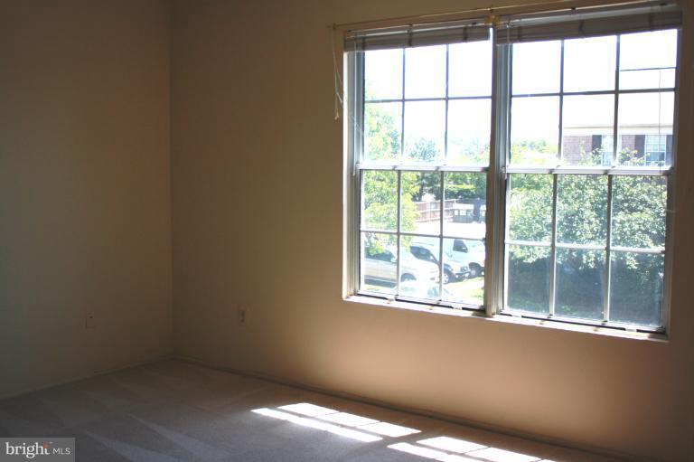 120 Fort Evans Road Southeast, Unit F Leesburg, VA 20175 - Photo 8 of 13 Large Master w/attached bath