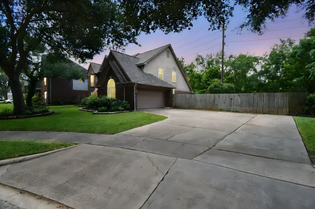 $420,000 | 1810 Pebble Hill Court, Sugar Land, TX 77478
