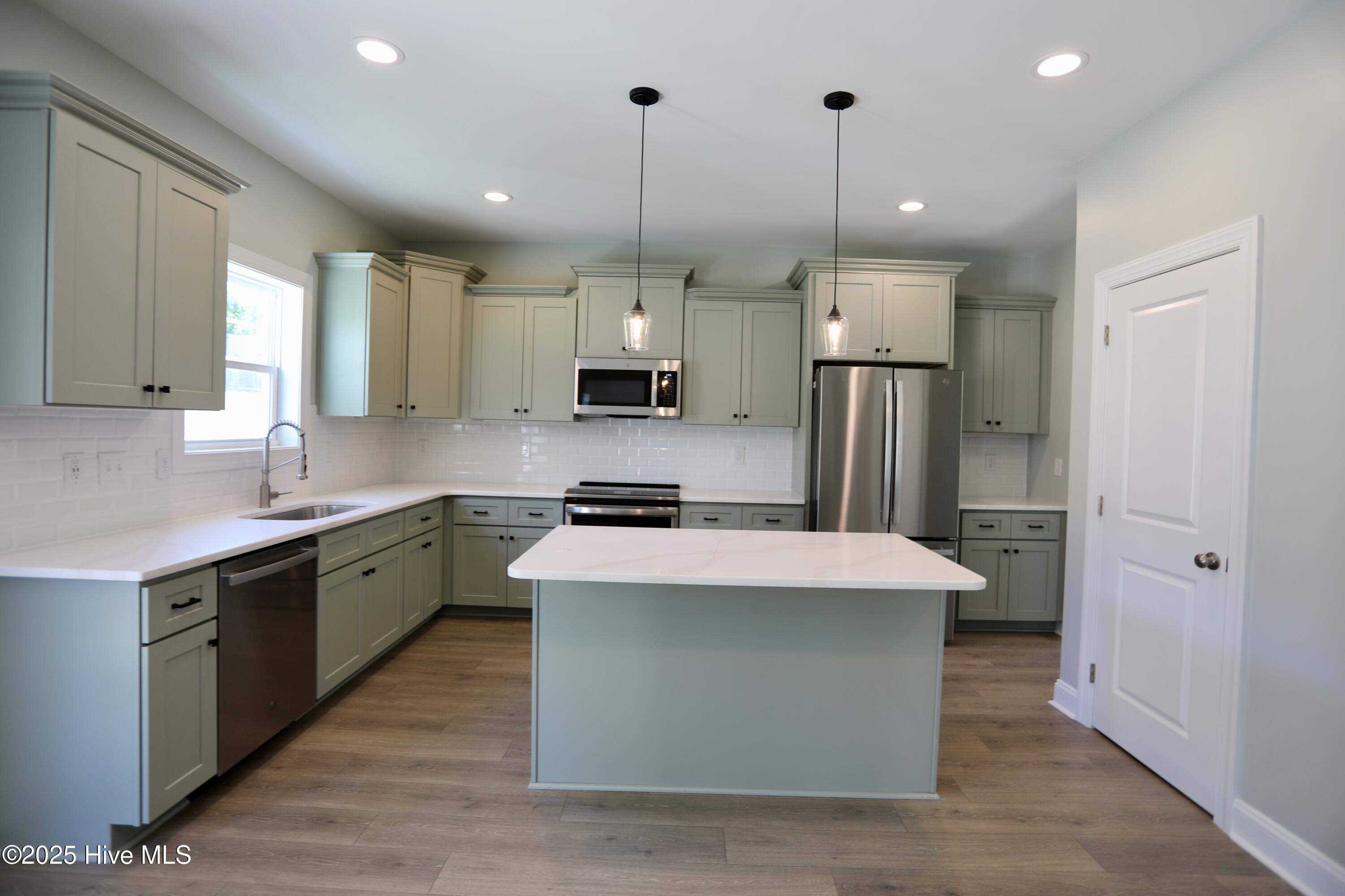 408 Gretchen Road West End, NC 27376 - Photo 5 of 33 023A1205