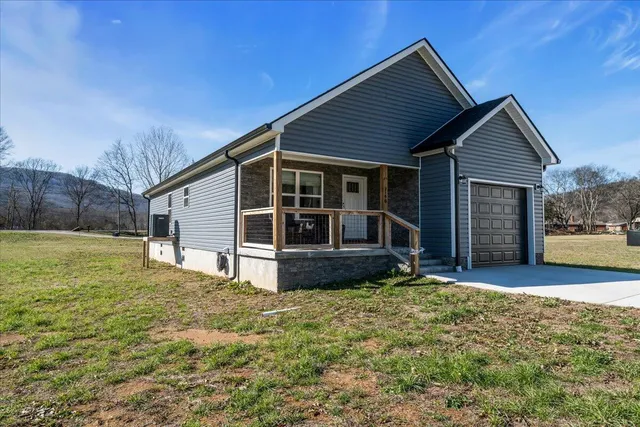 $339,900 | 160 Marion Farms Drive, South Pittsburg, TN 37380
