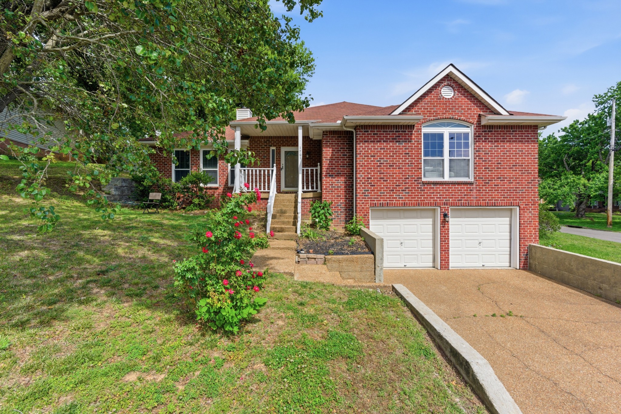 1701 Ridgemere Court Hermitage, TN 37076 - Photo 2 of 32