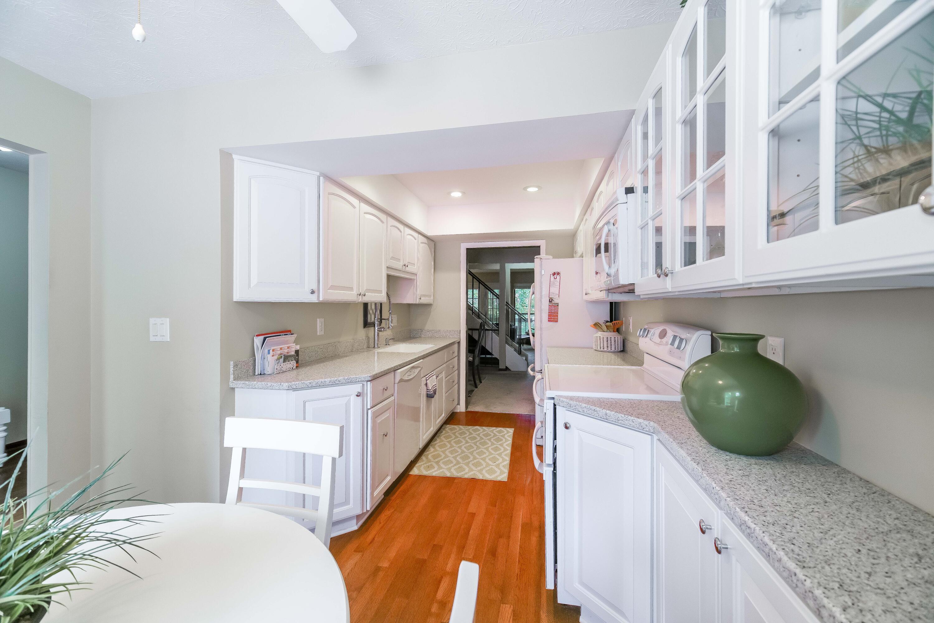 3168 Waldens Ravine Columbus, OH 43221 - Photo 8 of 50 3168 Walden’s Ravine-27