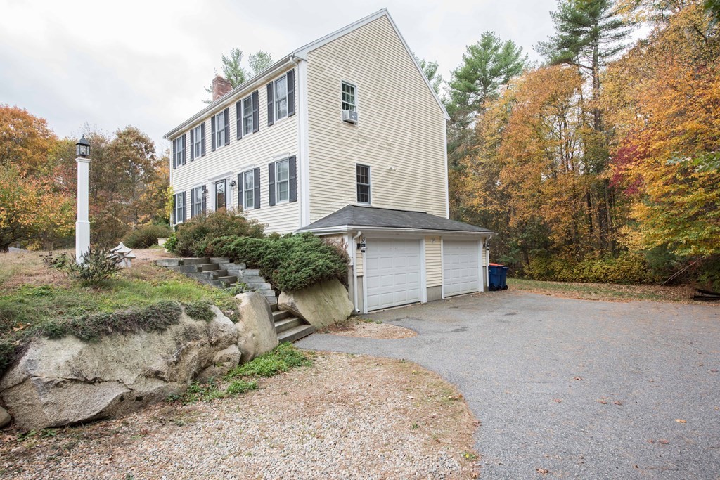 4 Thistle Lane Rochester, MA 02770 - Photo 3 of 5
