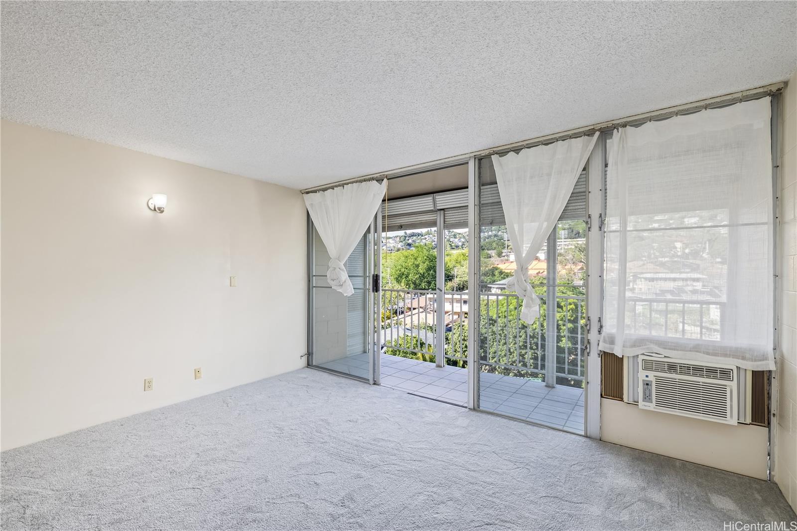 1687 Pensacola Street, Unit 804 Honolulu, HI 96822 - Photo 10 of 22 a view of an empty room with a sliding door