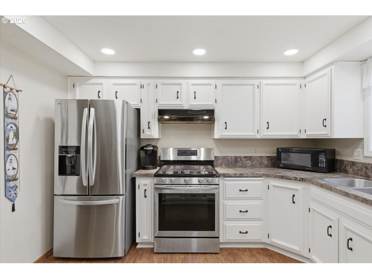 1923 Riting Court Southeast Salem, OR 97302 - Photo 10 of 34