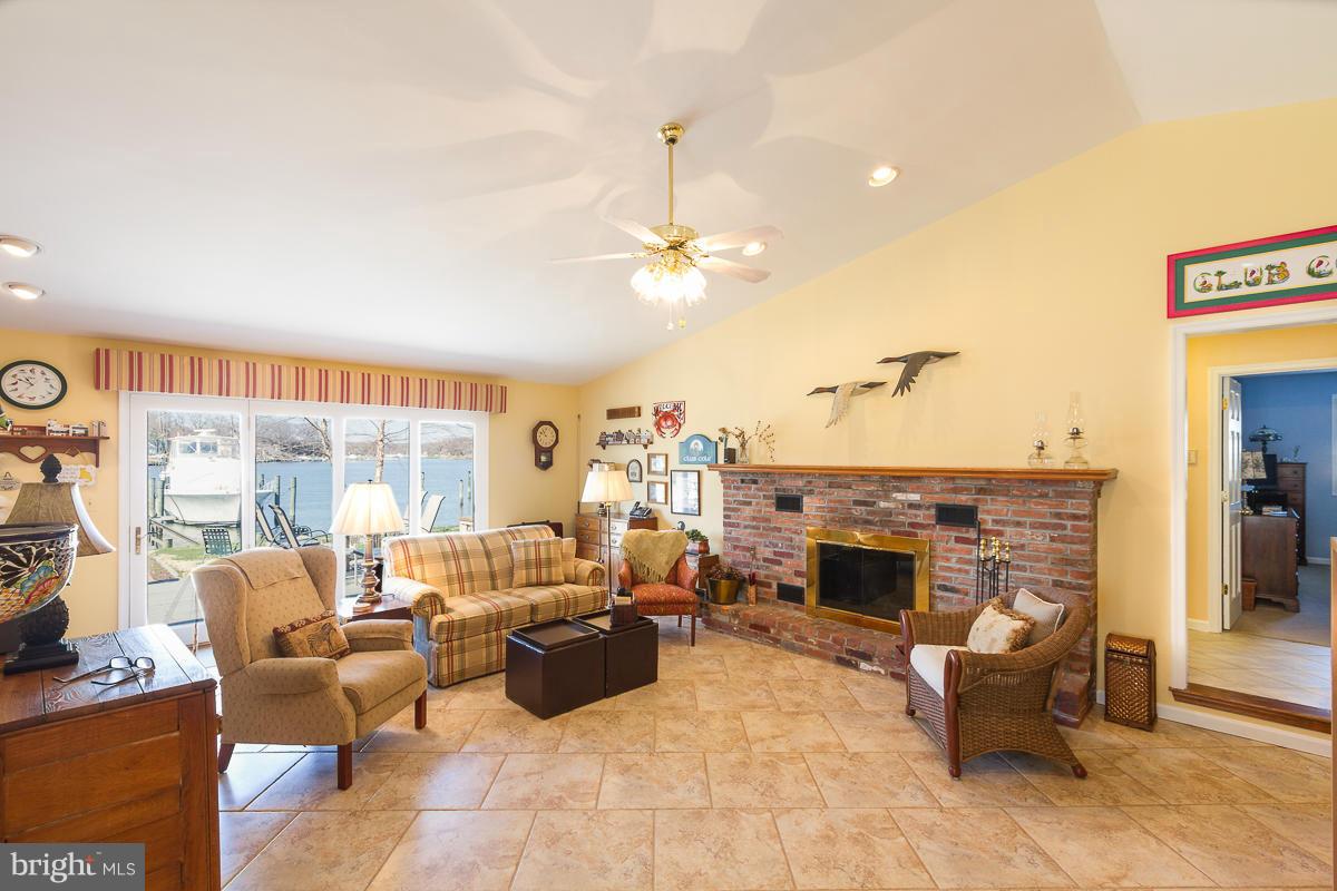 1931 Locust Road Pasadena, MD 21122 - Photo 15 of 30 Family Room