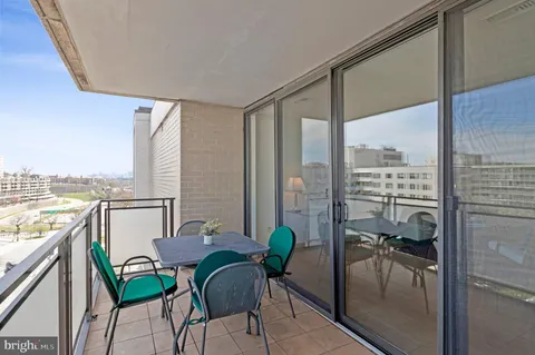 $999,000 | 800 25th Street Northwest, Unit 1002, Washington, DC 20037