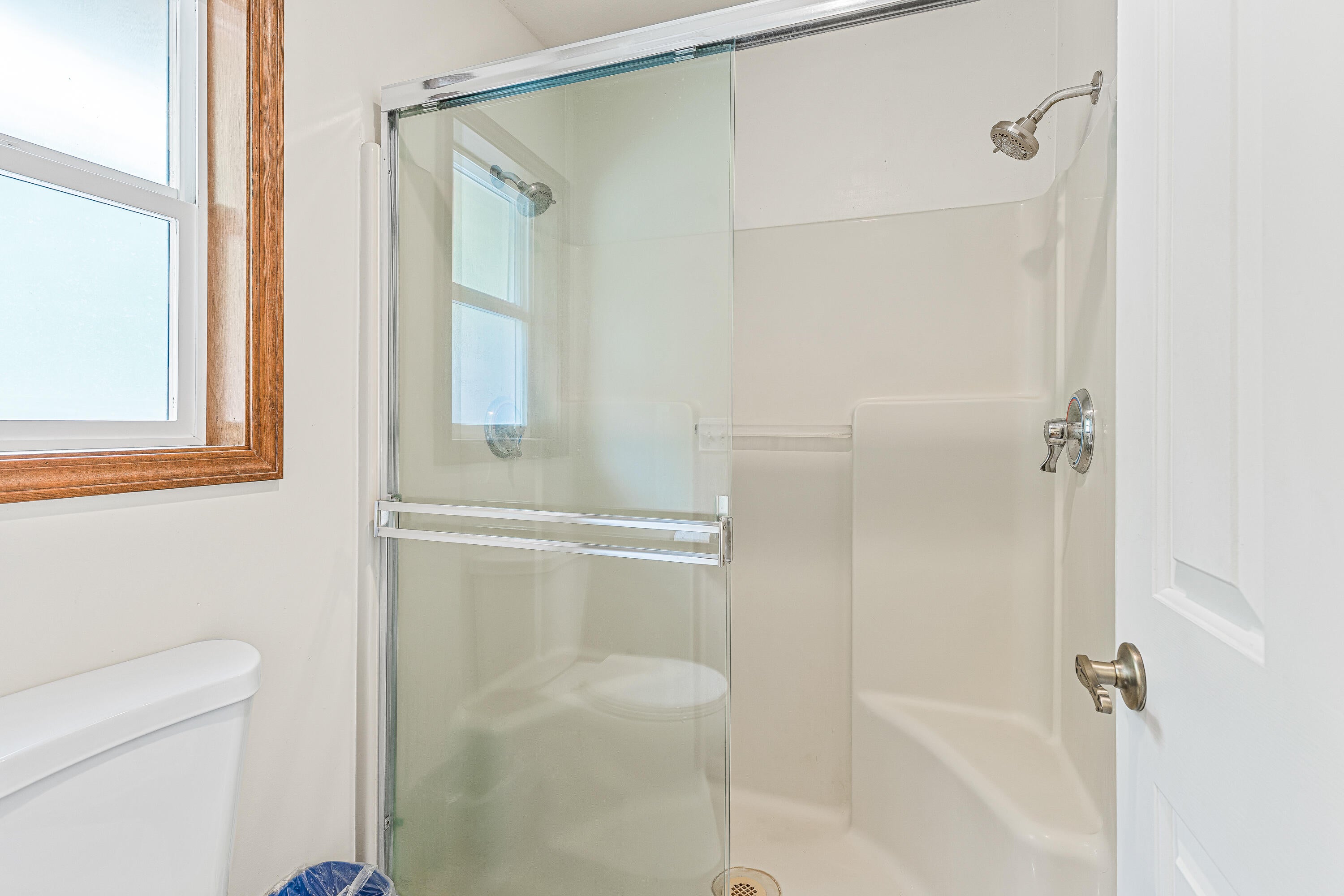 3142 Anderson Creek Road Talent, OR 97540 - Photo 6 of 46 Master bath