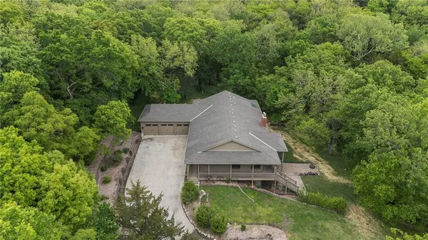 $995,000 | 1152 North 1100th Road, Lawrence, KS 66047