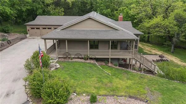 $995,000 | 1152 North 1100th Road, Lawrence, KS 66047