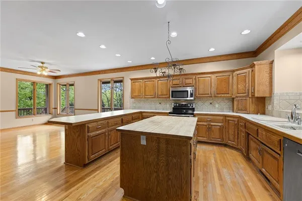 $995,000 | 1152 North 1100th Road, Lawrence, KS 66047