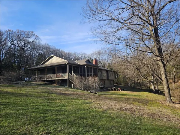 $995,000 | 1152 North 1100th Road, Lawrence, KS 66047