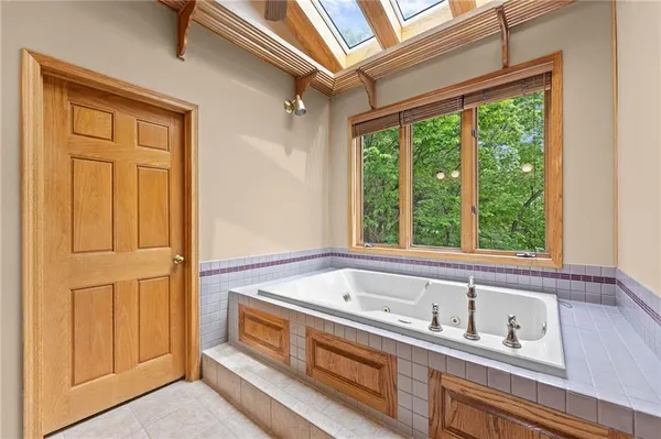 $995,000 | 1152 North 1100th Road, Lawrence, KS 66047