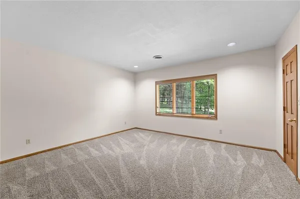$995,000 | 1152 North 1100th Road, Lawrence, KS 66047