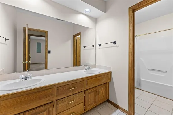 $995,000 | 1152 North 1100th Road, Lawrence, KS 66047