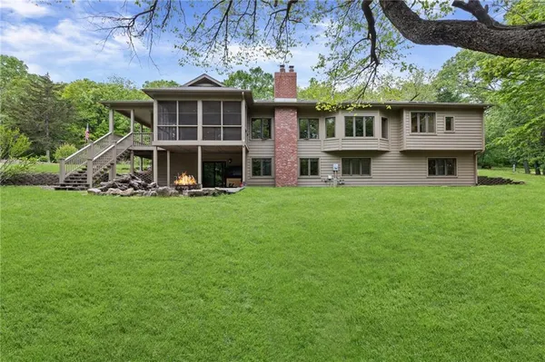$995,000 | 1152 North 1100th Road, Lawrence, KS 66047