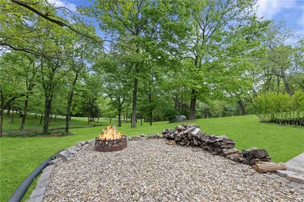 $995,000 | 1152 North 1100th Road, Lawrence, KS 66047