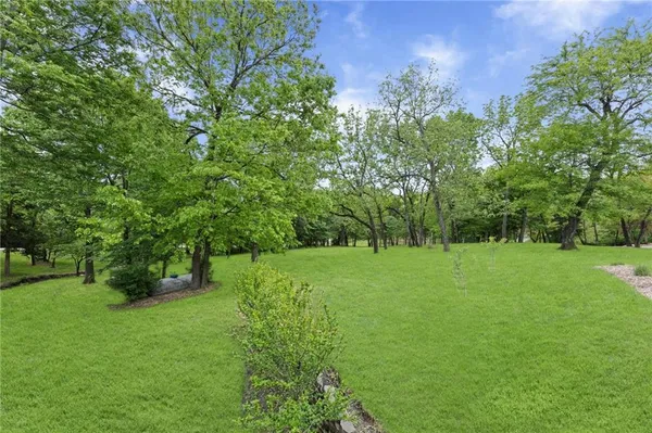 $995,000 | 1152 North 1100th Road, Lawrence, KS 66047