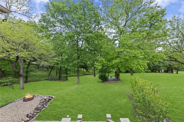 $995,000 | 1152 North 1100th Road, Lawrence, KS 66047