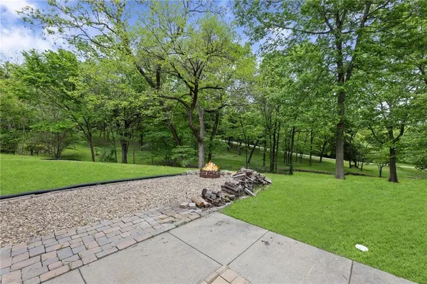 $995,000 | 1152 North 1100th Road, Lawrence, KS 66047