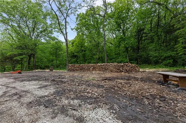 $995,000 | 1152 North 1100th Road, Lawrence, KS 66047