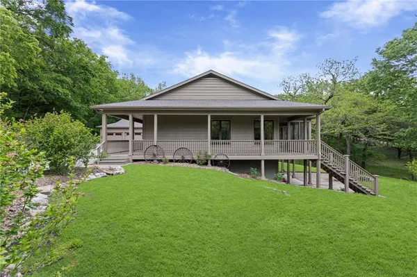 $995,000 | 1152 North 1100th Road, Lawrence, KS 66047