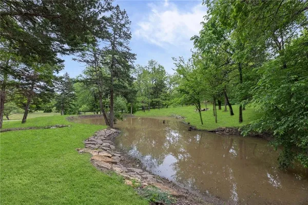 $995,000 | 1152 North 1100th Road, Lawrence, KS 66047