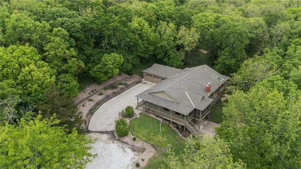 $995,000 | 1152 North 1100th Road, Lawrence, KS 66047