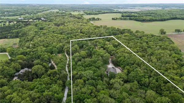 $995,000 | 1152 North 1100th Road, Lawrence, KS 66047