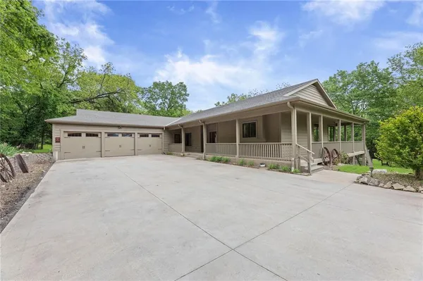 $995,000 | 1152 North 1100th Road, Lawrence, KS 66047