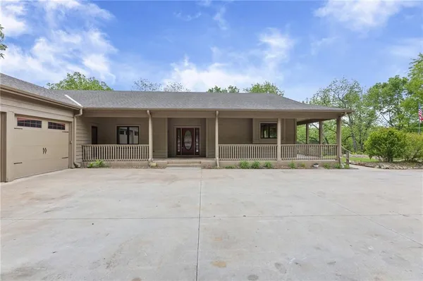 $995,000 | 1152 North 1100th Road, Lawrence, KS 66047