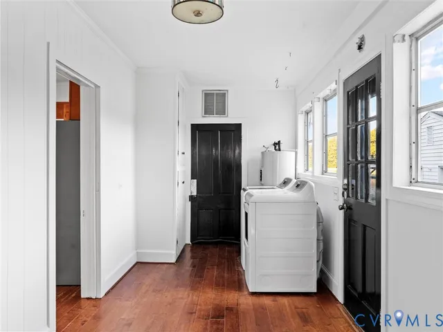 a view of utility room with washer and dryer