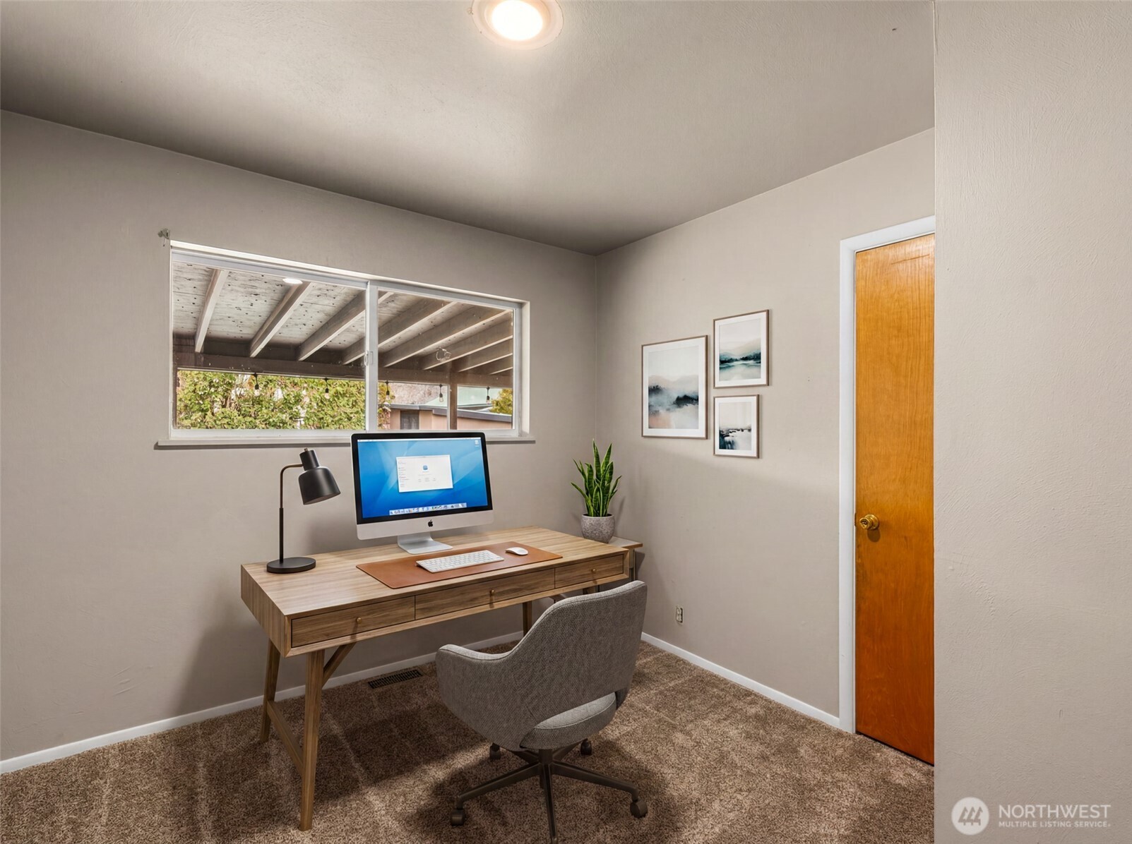 709 Schons Place Wenatchee, WA 98801 - Photo 16 of 28 a workspace with furniture and window