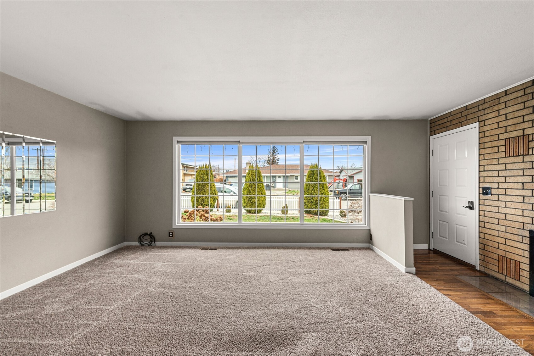 709 Schons Place Wenatchee, WA 98801 - Photo 4 of 28 a view of an empty room with a window