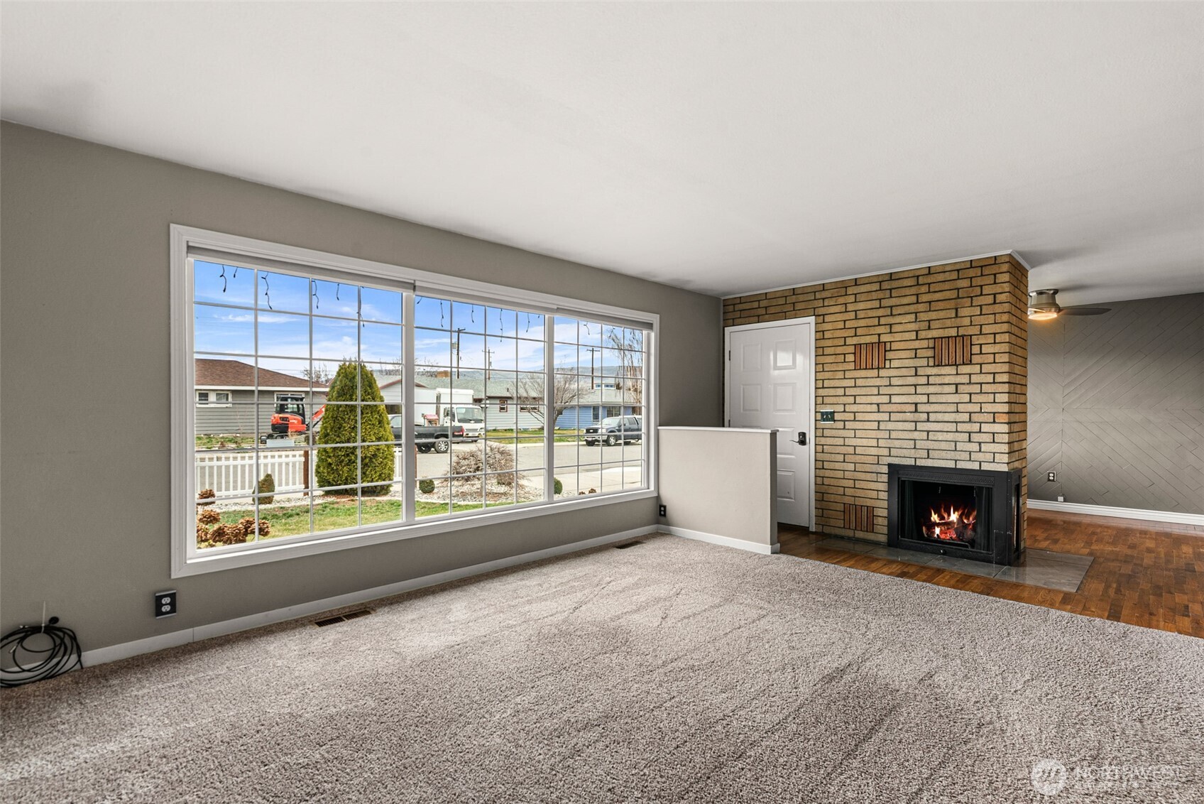 709 Schons Place Wenatchee, WA 98801 - Photo 6 of 28 an empty room with furniture and fireplace