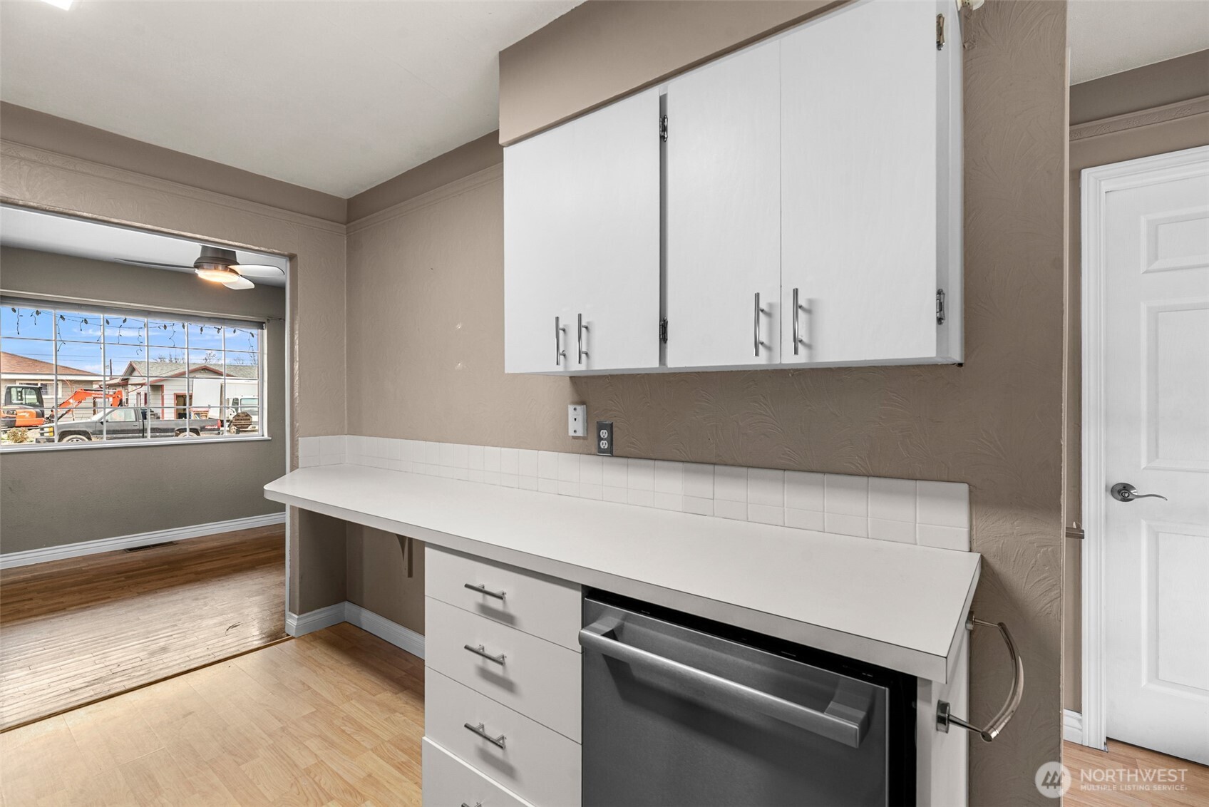 709 Schons Place Wenatchee, WA 98801 - Photo 10 of 28 a view of cabinets