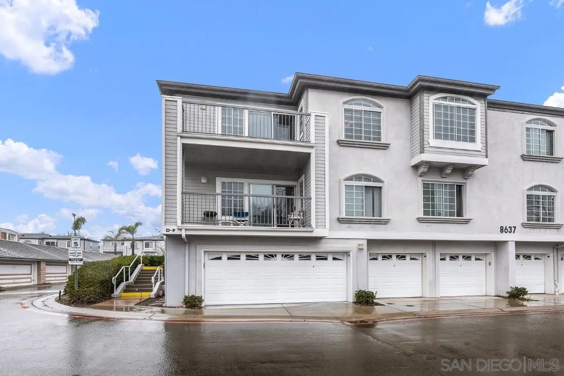 8637 Via Mallorca, Unit E La Jolla, CA 92037 - Photo 32 of 34 a view of a building with a street