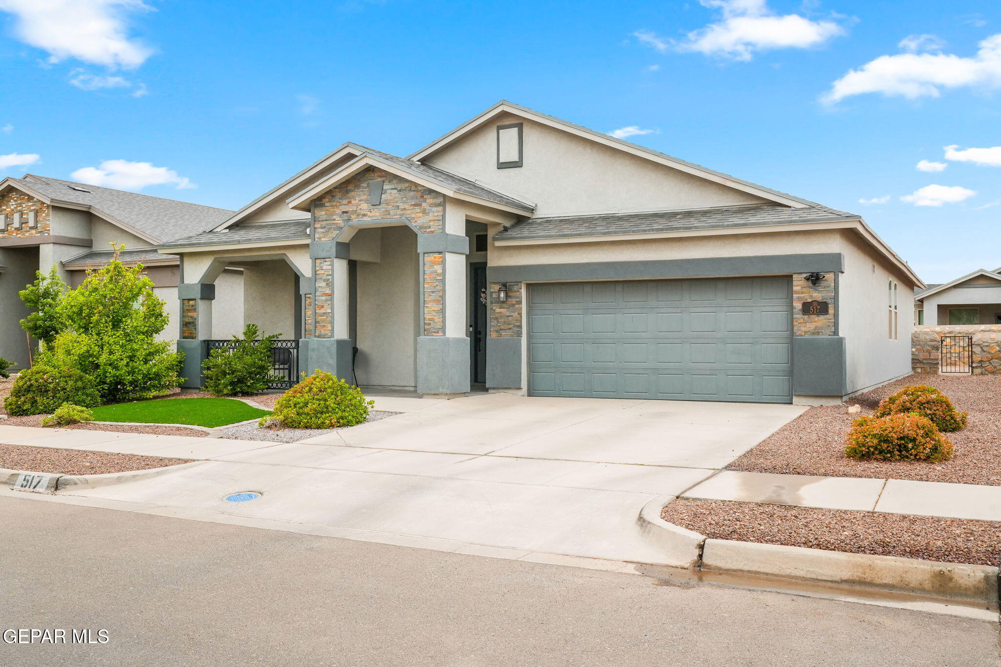 517 Issa Circle El Paso, TX 79932 - Photo 3 of 39 517 Issa Cir-3