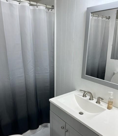 29 Thomas Lake Road Huntsville, TX 77320 - Photo 16 of 43 a bathroom with a sink and a mirror