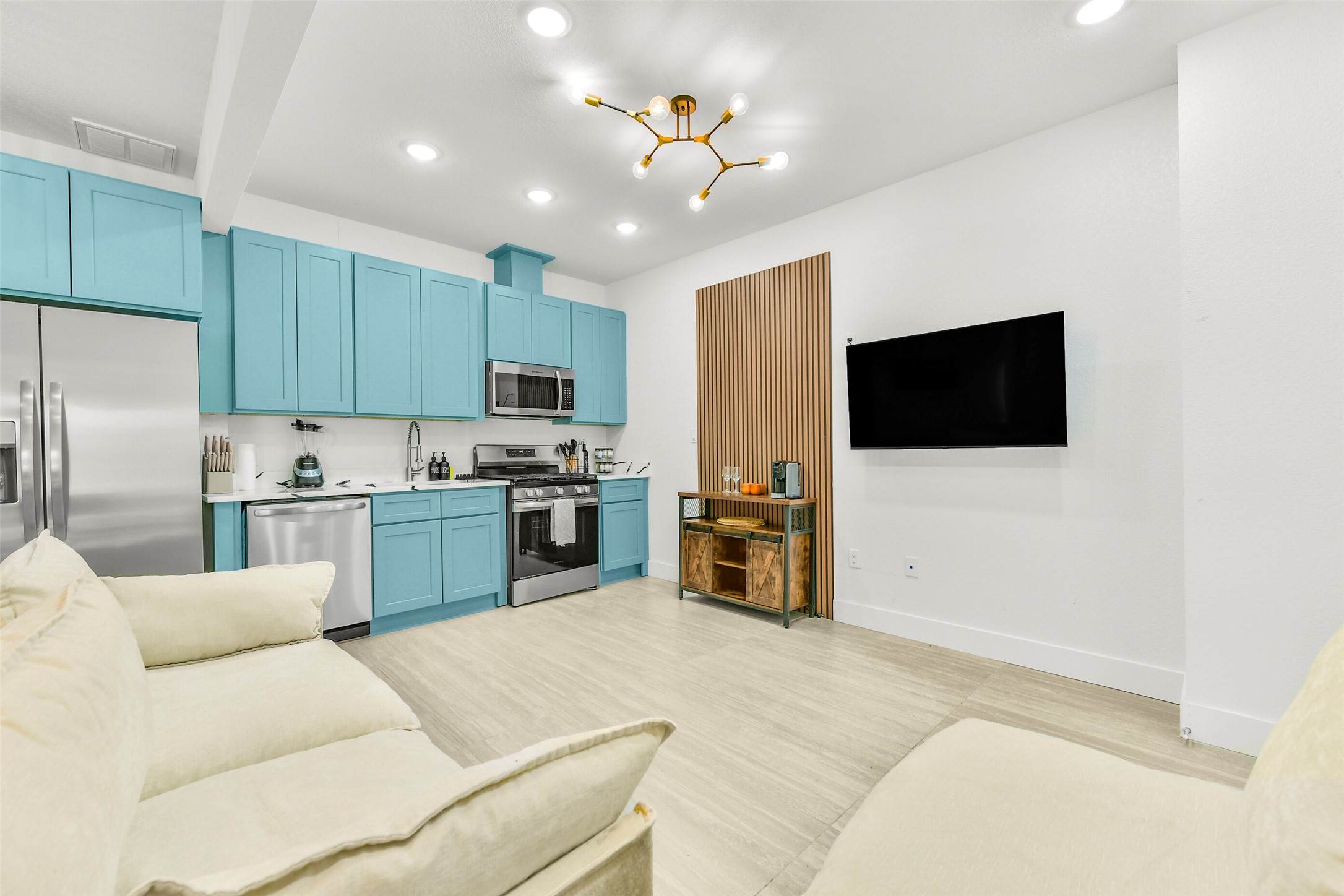 7103 Long Point Road, Unit A Houston, TX 77055 - Photo 6 of 19 Gallery Image 6