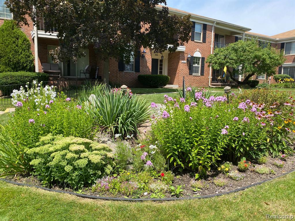 29640 Middlebelt Road, Unit 2601 Farmington Hills, MI 48334 - Photo 2 of 24
