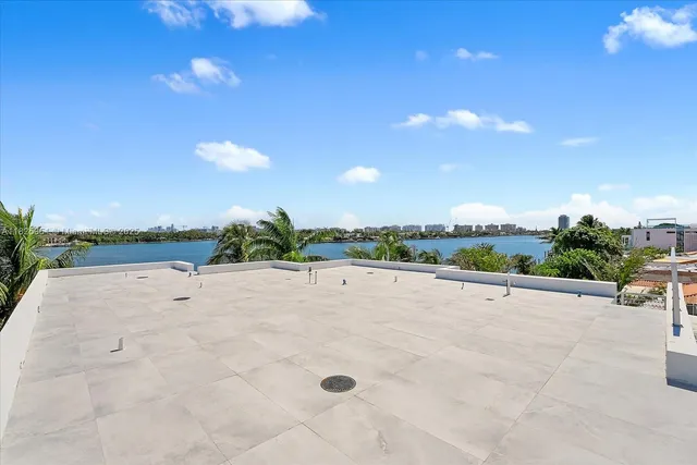 a view of a backyard with plants