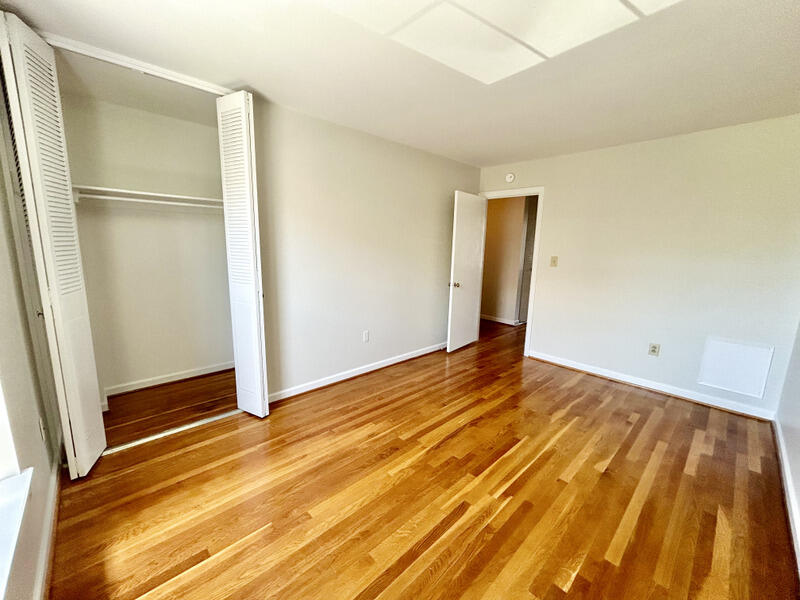 1801 Grandin Road Southwest, Unit 2016 SHERWOOD Roanoke, VA 24015 - Photo 17 of 31 IMG_5105