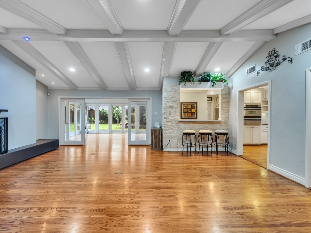 12307 Rip Van Winkle Drive Houston, TX 77024 - Photo 19 of 49 Living room