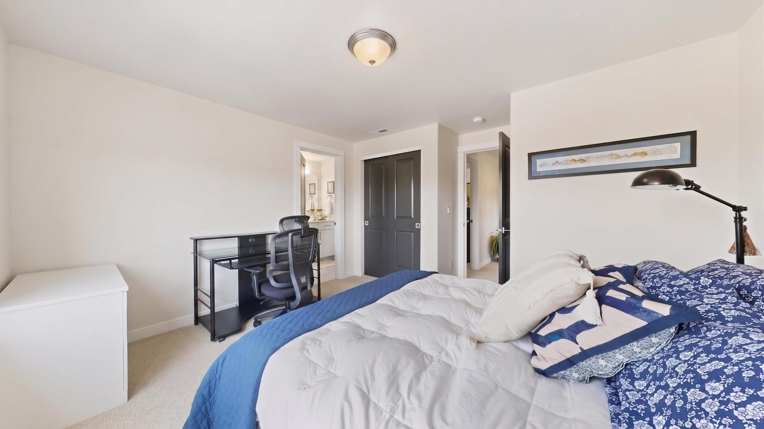 61398 Southeast Matthew Street Bend, OR 97702 - Photo 33 of 38 Guest room 2