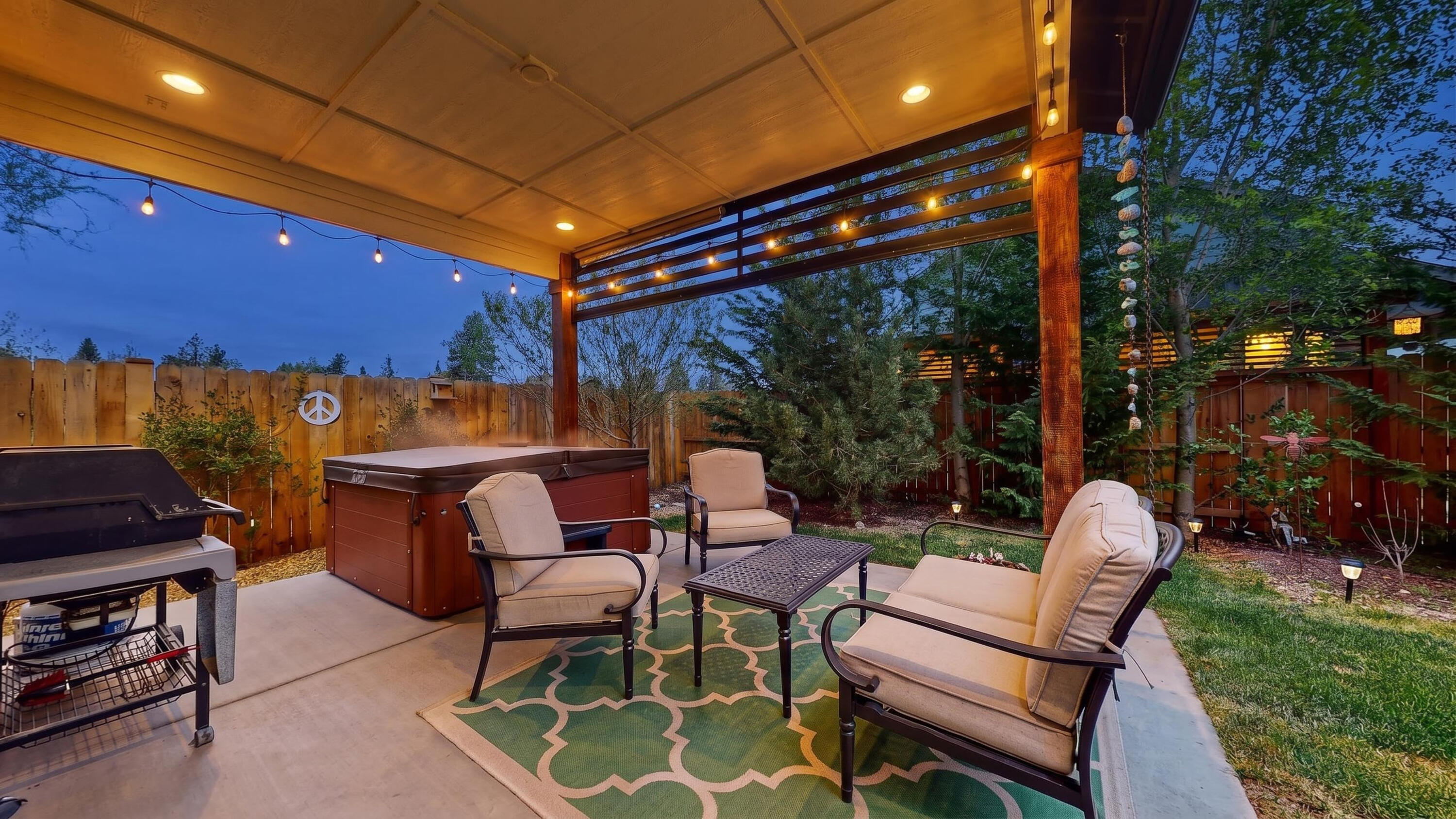 61398 Southeast Matthew Street Bend, OR 97702 - Photo 34 of 38 Back patio
